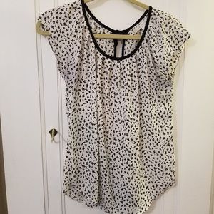 Blouse with flower pattern